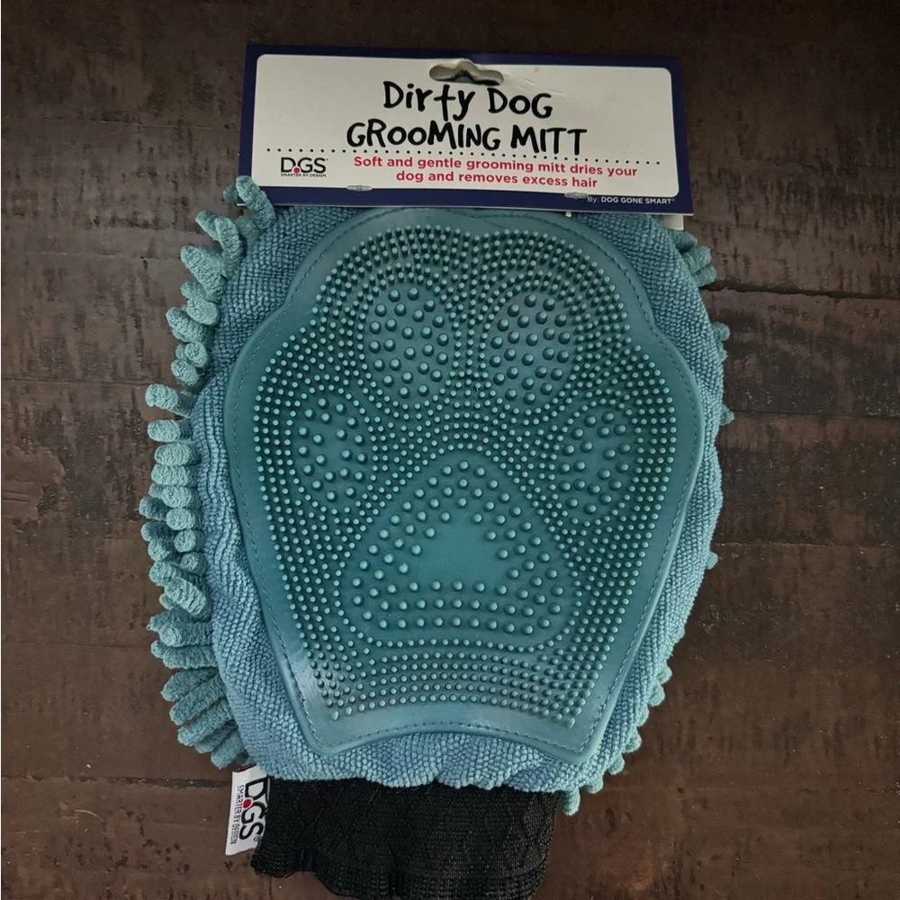 Dirty Dog Grooming Mitt in Blue